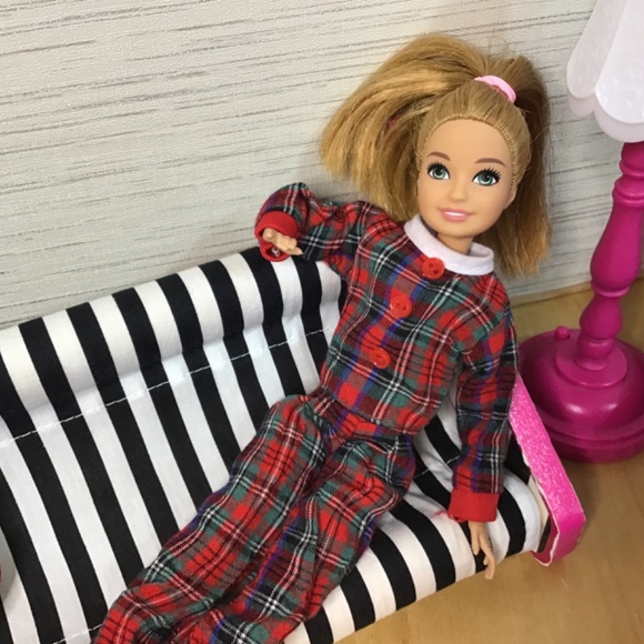 Barbie Doll and Bed - Picture 2 of 9